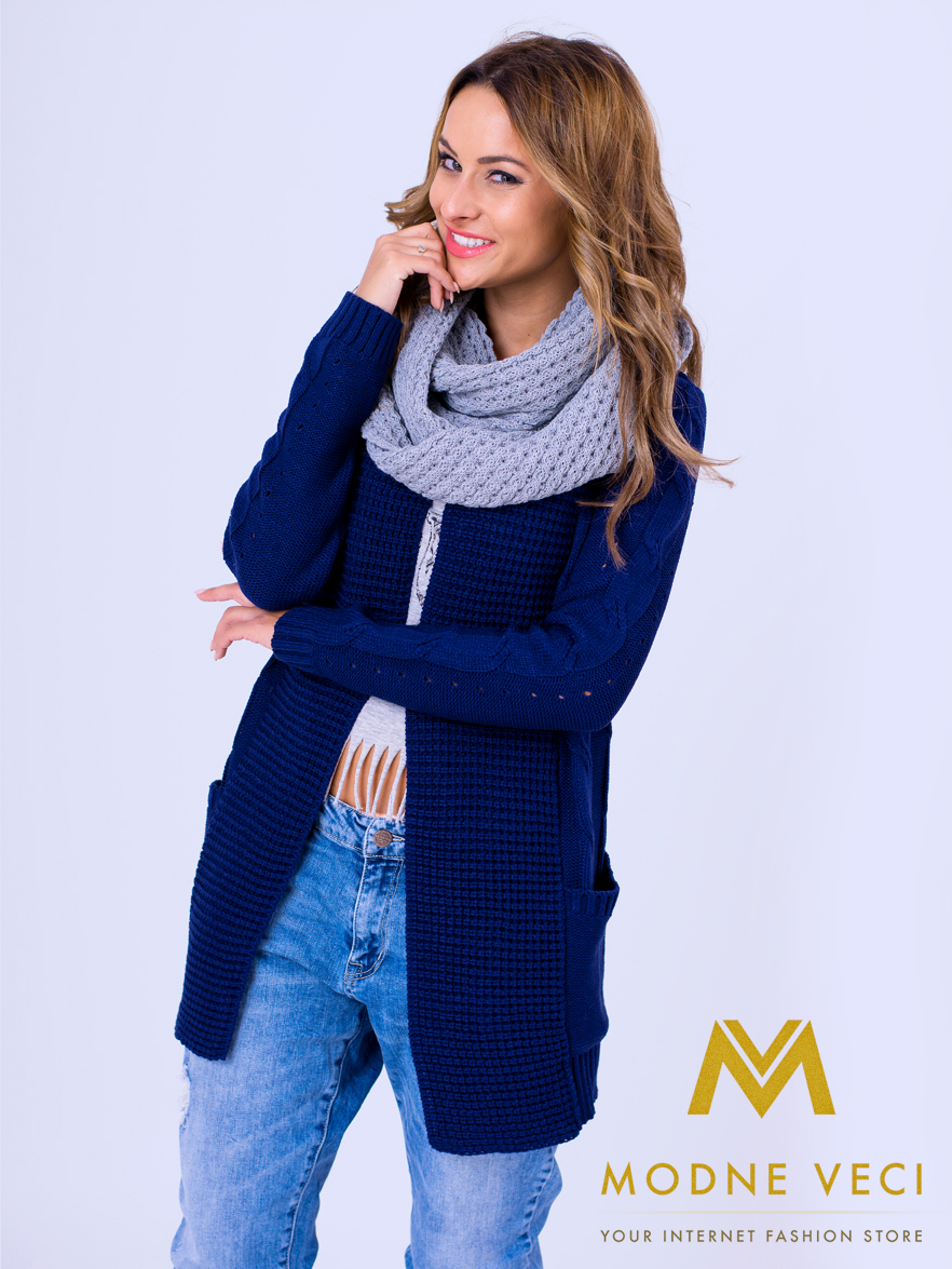 damski sweter, kardigan, pulower, sweterek, poncho, sweter, odzież, damska odzież, swetry damskie, damskie swetry, swetry dziergane, damski kardigan, pulowery damskie, pulowery, długie swetry, długi sweter, swetry na drutach, swetry dziergane damskie, kardigan damski, eleganckie damskie pulowery, damskie swetry na zapinanie, pulower damski, swetry i kardigany, pulowery oversize, sweter oversize, nowoczesne swetry, sweter na zamek, kardigany damskie, kardigany online, kardigany dziergane, długie swetry dziergane, dla kobiety, jako prezent, sweter na zimę, sweter na Boże Narodzenie, sweter na guziki, sweter na koszulę, sweter dla ciężarnych, sweter dla puszystych, kolor, długi, ocieplany, ciepły, grzejący, przedłużony sweter Piękny damski kardigan Wera - ciemnoniebieski
