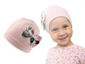 Dívčí čepice s mašličkou v jemné růžové barvě