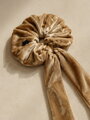 VSB Scrunchie velurová gumička v hnědé barvě