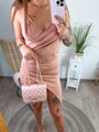Dámské přiléhavé mini šaty v pudrově-růžové barvě 