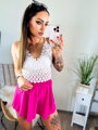 Stylový dámský croptop s krajkovanými květinami 