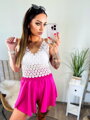 Stylový dámský croptop s krajkovanými květinami 