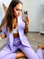 Stylový kalhotový komplet v lila barvě