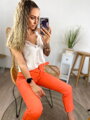 Elegantní kalhoty v zářivé oranžové barvě 