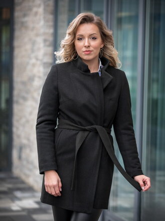 Trendový dámský kabát SARA - černý