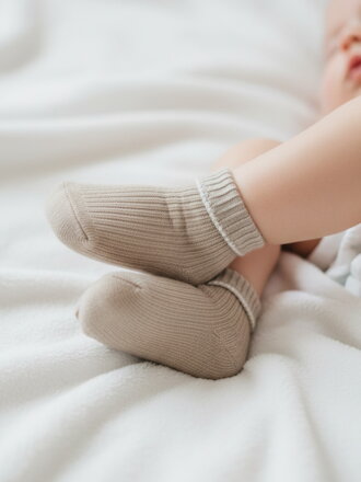 Ponožky s prošitím v hnědé barvě