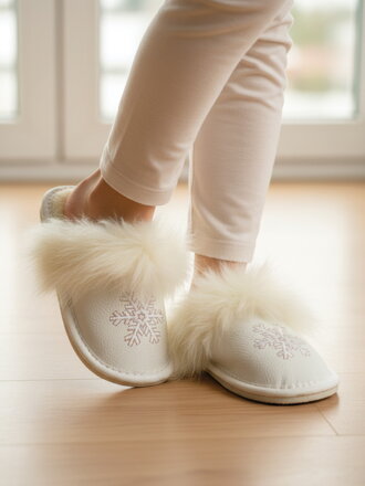 Dětské bačkůrky bílé huňaté 03