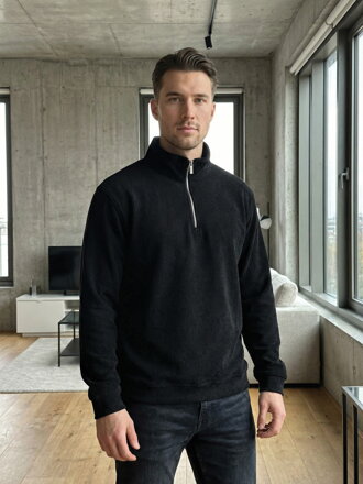 Černý pánský pohodlný svetr