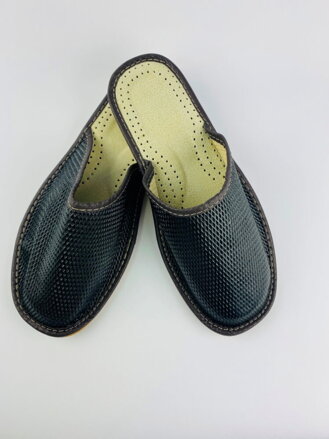 Pánské kožené papuče v černé barvě 17A