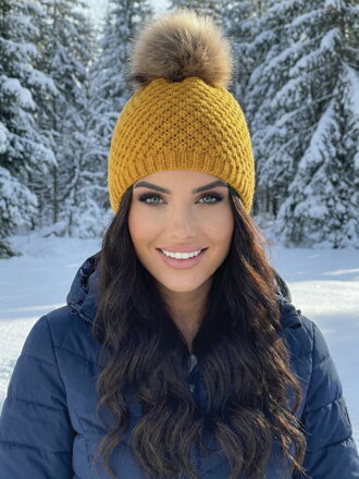 Stylová čepice s bambulí IDA hořčicová