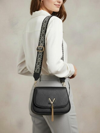 Moderní dámská kabelka v černé barvě 