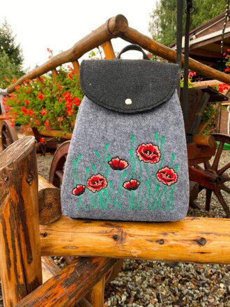 Dámský batoh s květovaným motivem
