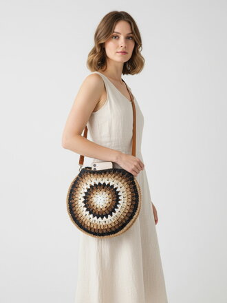Slaměná kabelka v kulatém tvaru 