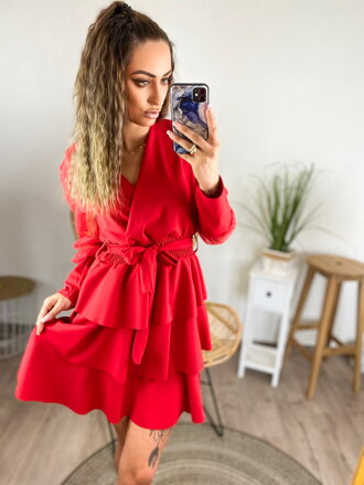 Dámské šaty s volánovou sukní v červené barvě