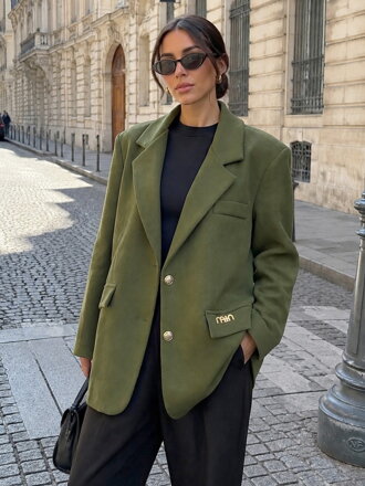 Dámské oversize khaki sako se zlatými knoflíky a broží