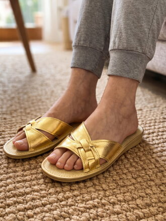 Dámské kožené papuče zlaté proplétané
