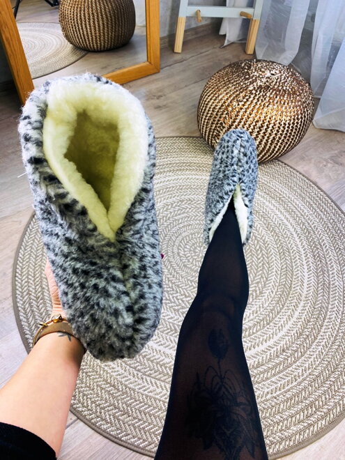 Úžasné papuče z ovčí vlny:)) teploučké:)) bodkované