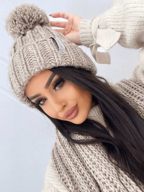 Dámská krémová čepice s bambulí MISS