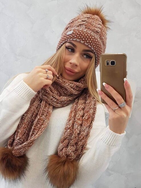 Dámský set šála a čepice s bambulí K122 hnědá