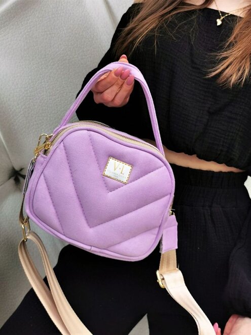 Prošívaná kabelka v lila fialové barvě