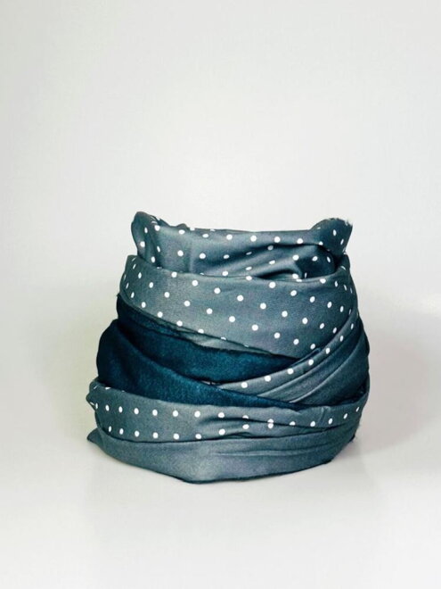 Dámský šátek s kuličkami v šedo-modré barvě