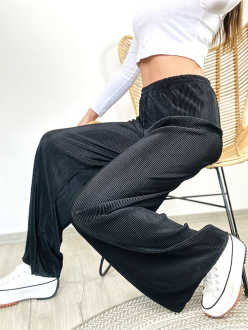 Dámské černé stylové vroubkované kalhoty