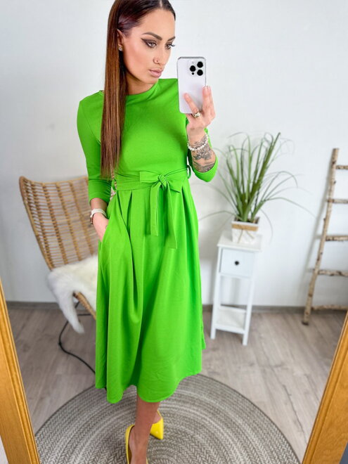 Romantické dámské šaty v zelené barvě