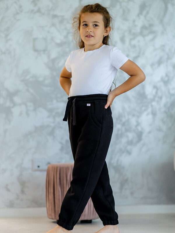 Dívčí VSB23 VELUR tepláky v černé barvě Dívčí VSB23 VELUR tepláky v černé barvě