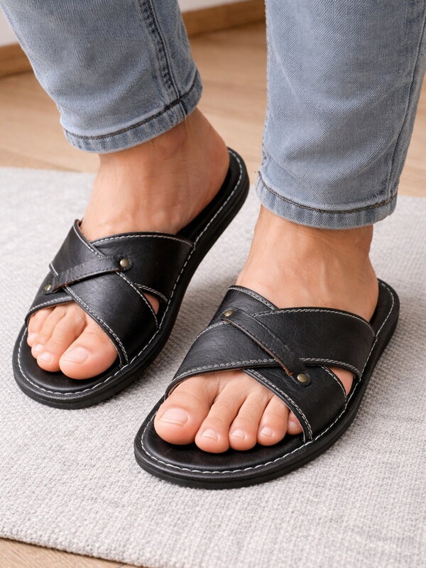 Černé pánské kožené papuče 22A