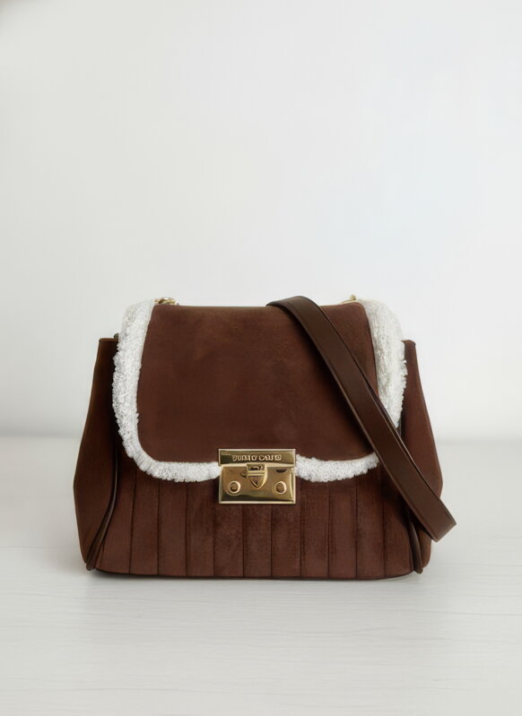 Hnědá kabelka se zlatými detaily a kožíškem
