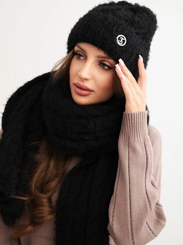 Dámsky set šál + čiapka v čiernej farbe CZ3 Dámsky set šál + čiapka v čiernej farbe CZ3