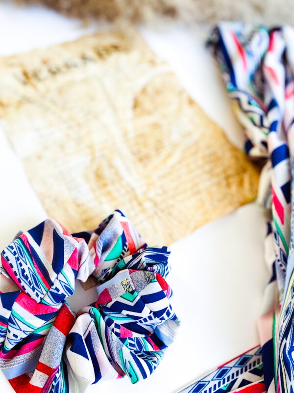 VSB Scrunchie barevná gumička do vlasů vzor VSB Scrunchie barevná gumička do vlasů vzor