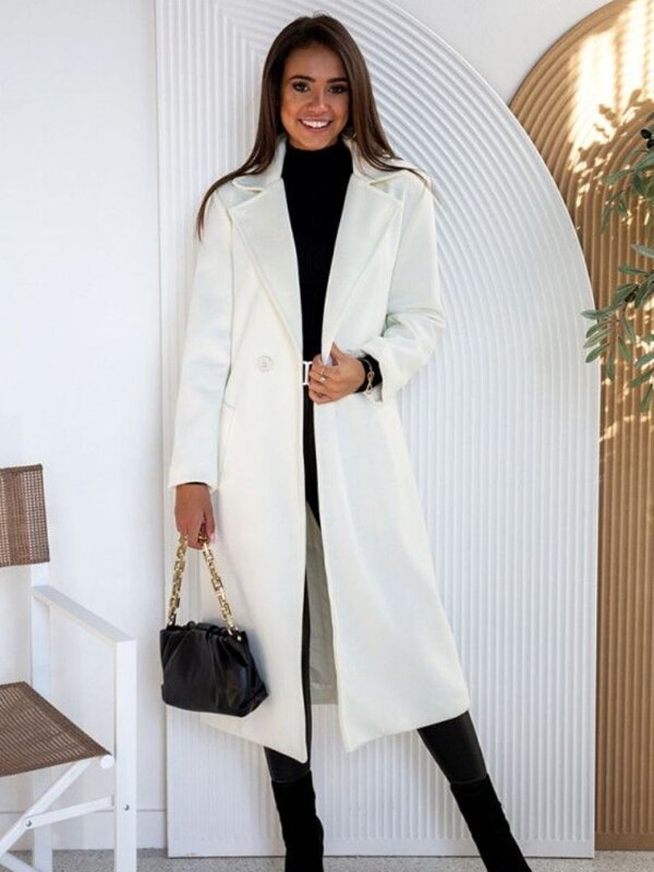 Elegantní bílý dámský prodloužený kabát 
