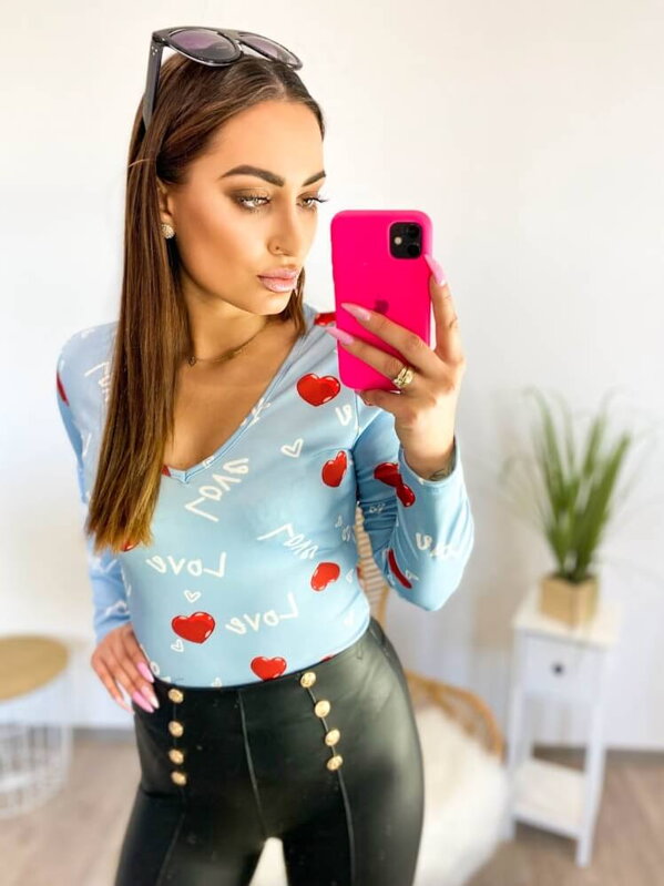 Body se srdíčky a nápisem LOVE modré