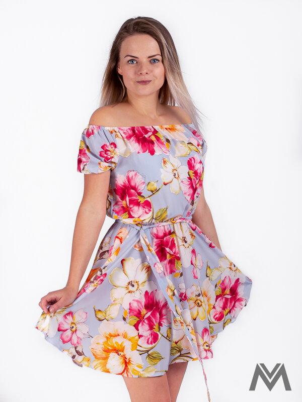 Dámské šaty na léto ve světlé barvě s květinovým vzorem