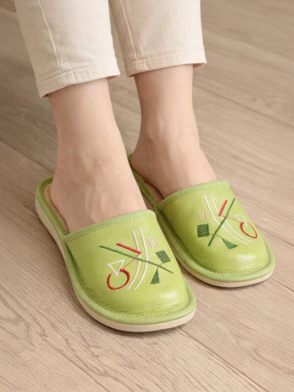 Dámské kožené papuče model 34 zelené