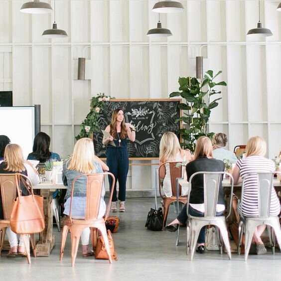 Stylová elegance v práci: Jak vybrat outfit pro úspěšné ženy v různých profesích